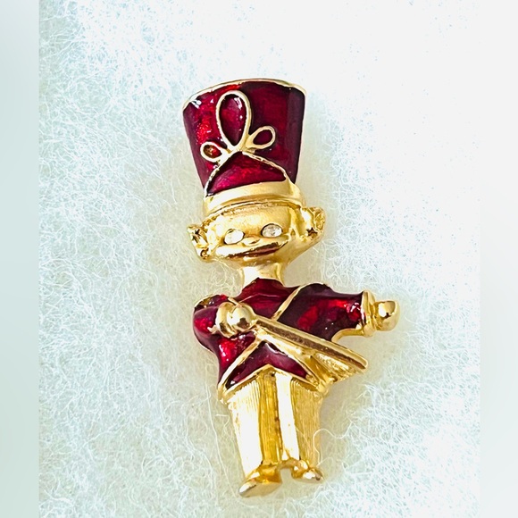 Vintage Little Drummer Boy rhinestone & enamel pin brooch - Picture 1 of 6